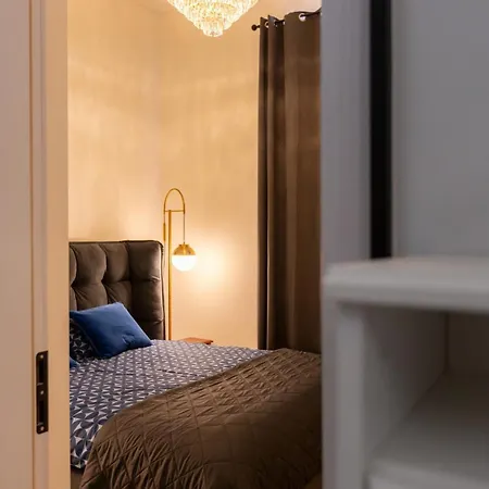 Fabulous In Center *