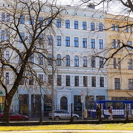 Fabulous In Center Apartment *